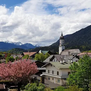 https://bunter-hirsch-ferienwohnung-im-garmischer-zentrum.com-bavaria.com