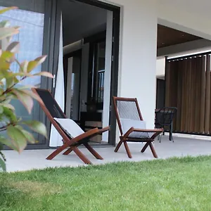https://aella-apartments-n.hotelschalkidiki.net